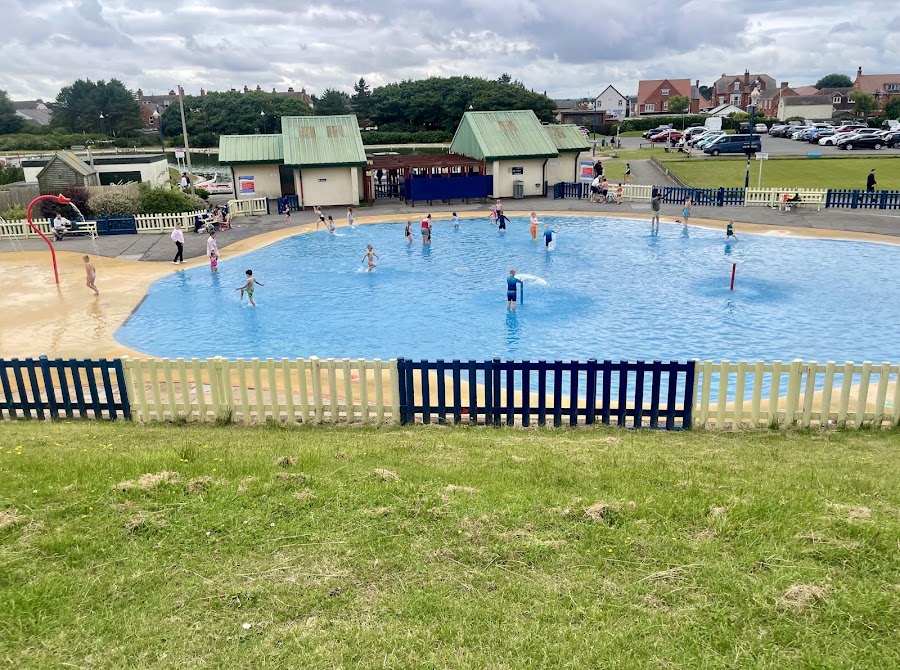 Maple Leaf Splash Pool